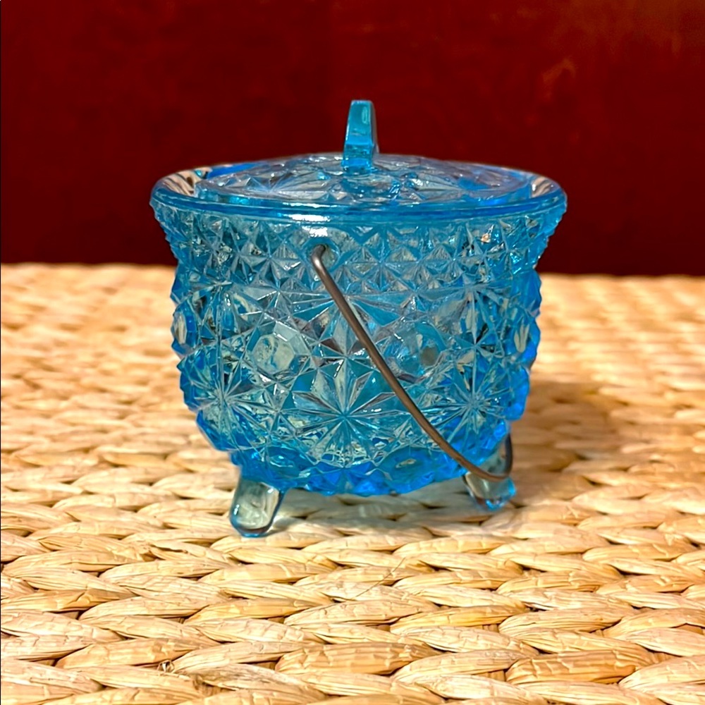 Daisy and button art glass marmalade/ mustard pot with lid